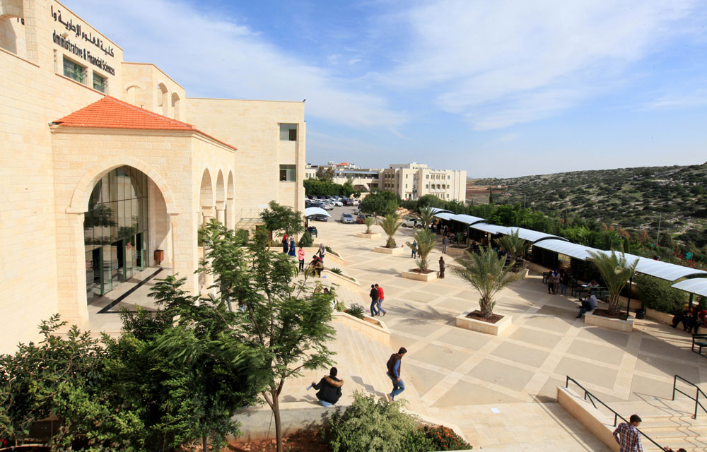 ساحات في الجامعة 