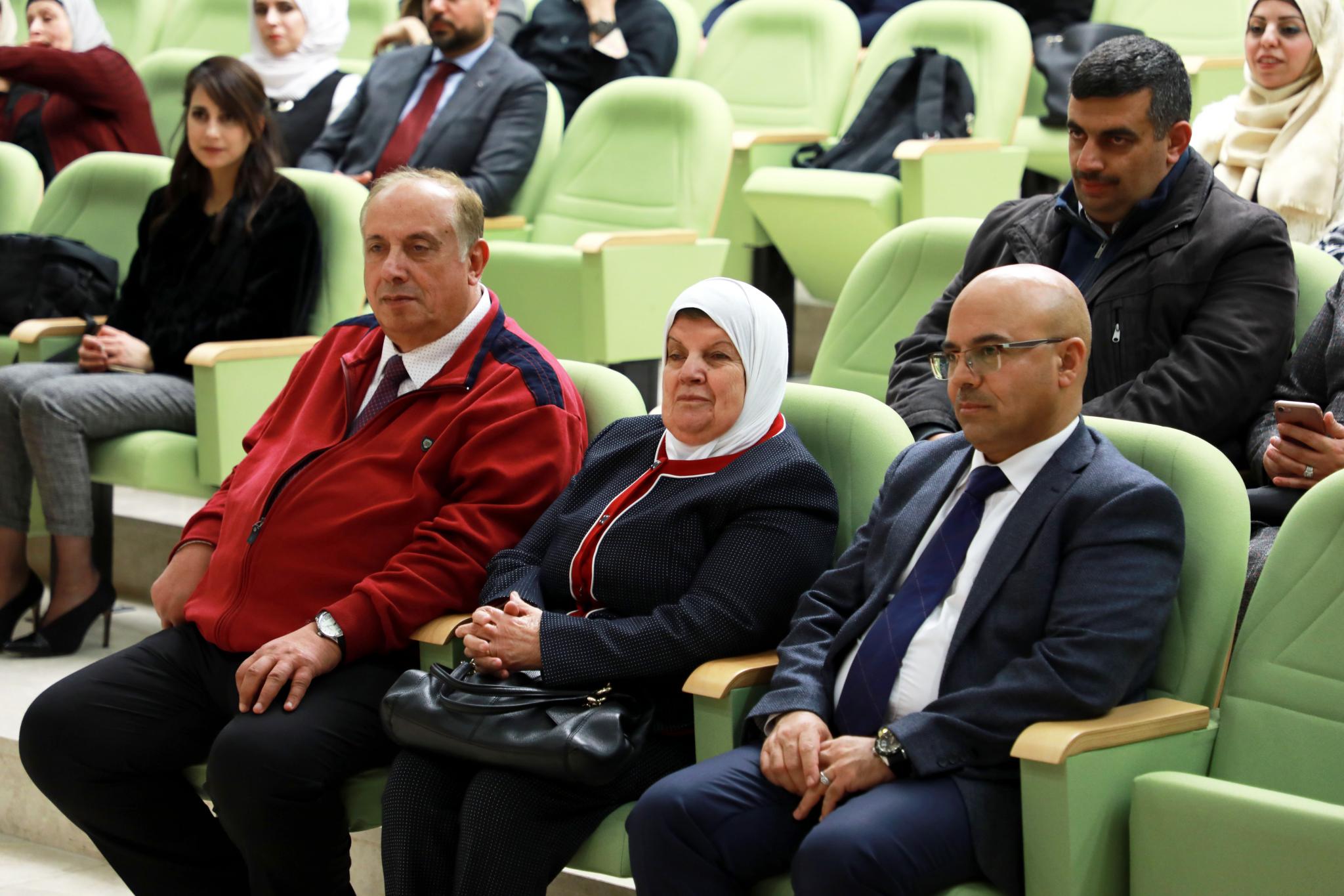 الجامعة تحتفي بقبول الدفعة الأولى من طلبة الدكتوراه في الاعمال