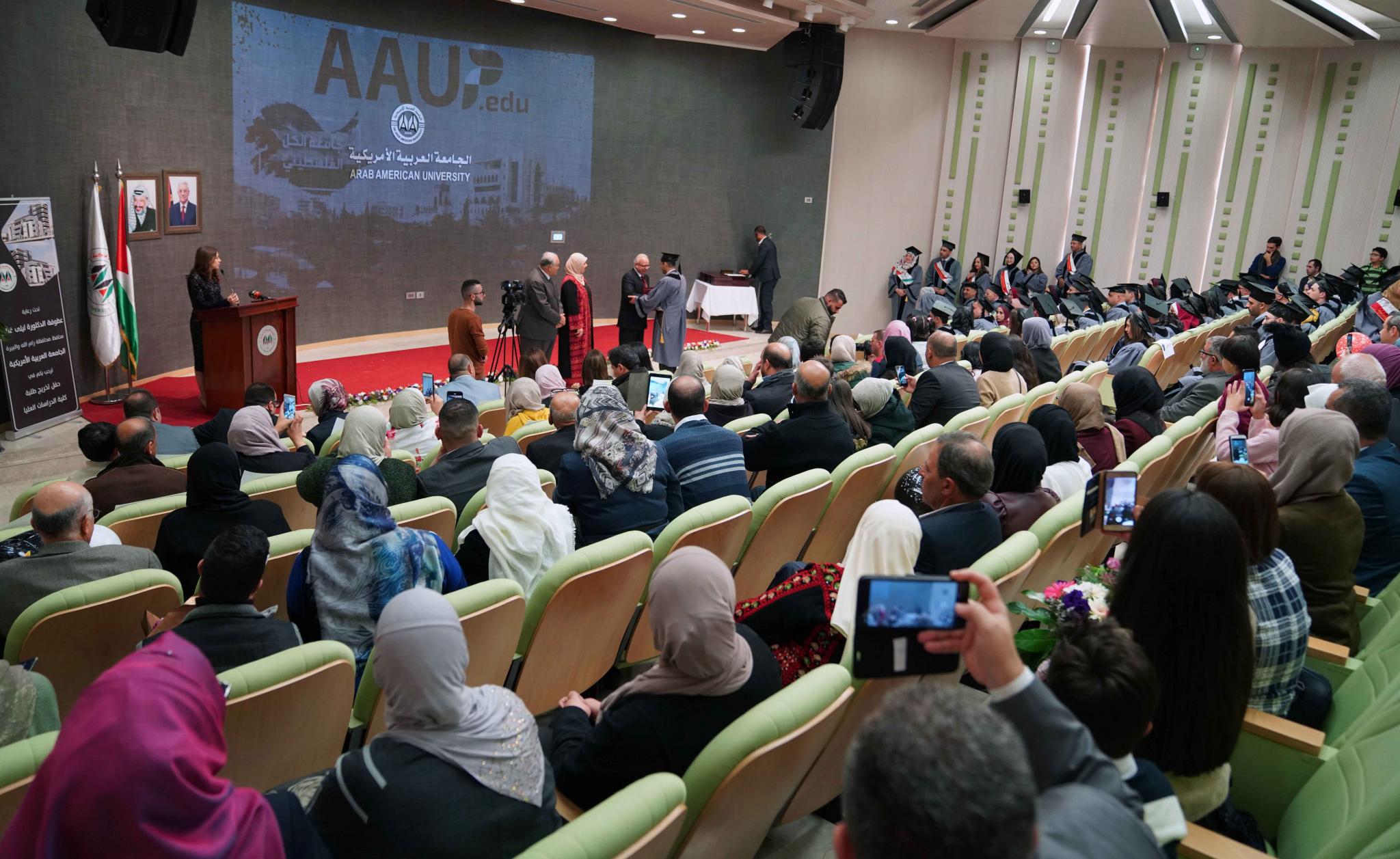 الجامعة تحتفل بتخريج طلبة الدراسات العليا للعام الأكاديمي 2018\2019